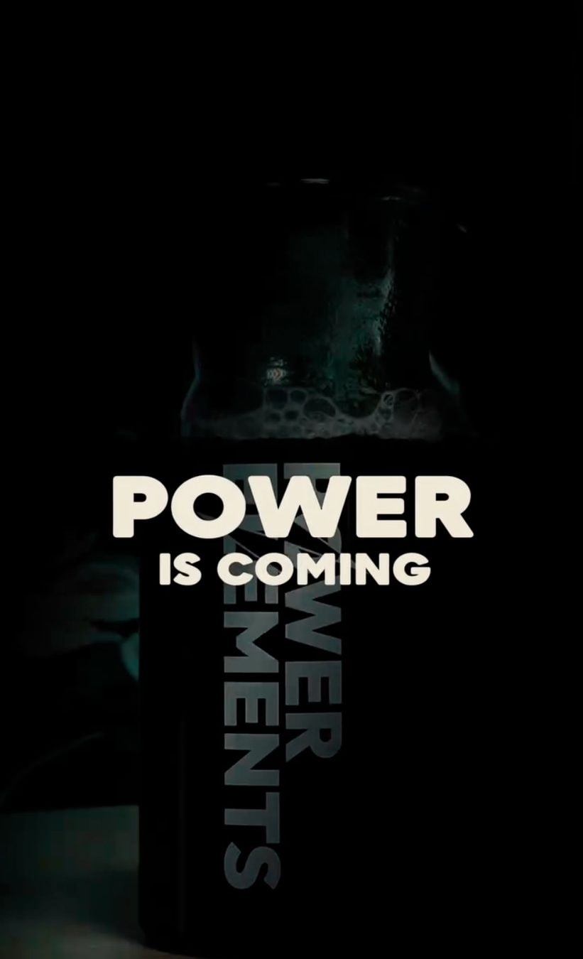 Zapowiedź marki Power Elements — czarna puszka suplementu w ciemności, napis „POWER IS COMING”